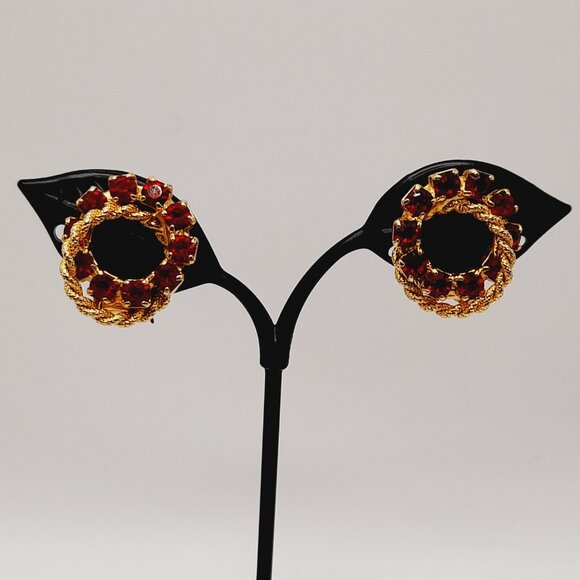 Vintage Red Rhinestone Gold Rope Clip Earrings – 7/8 Inch Sparkle - Picture 7 of 12